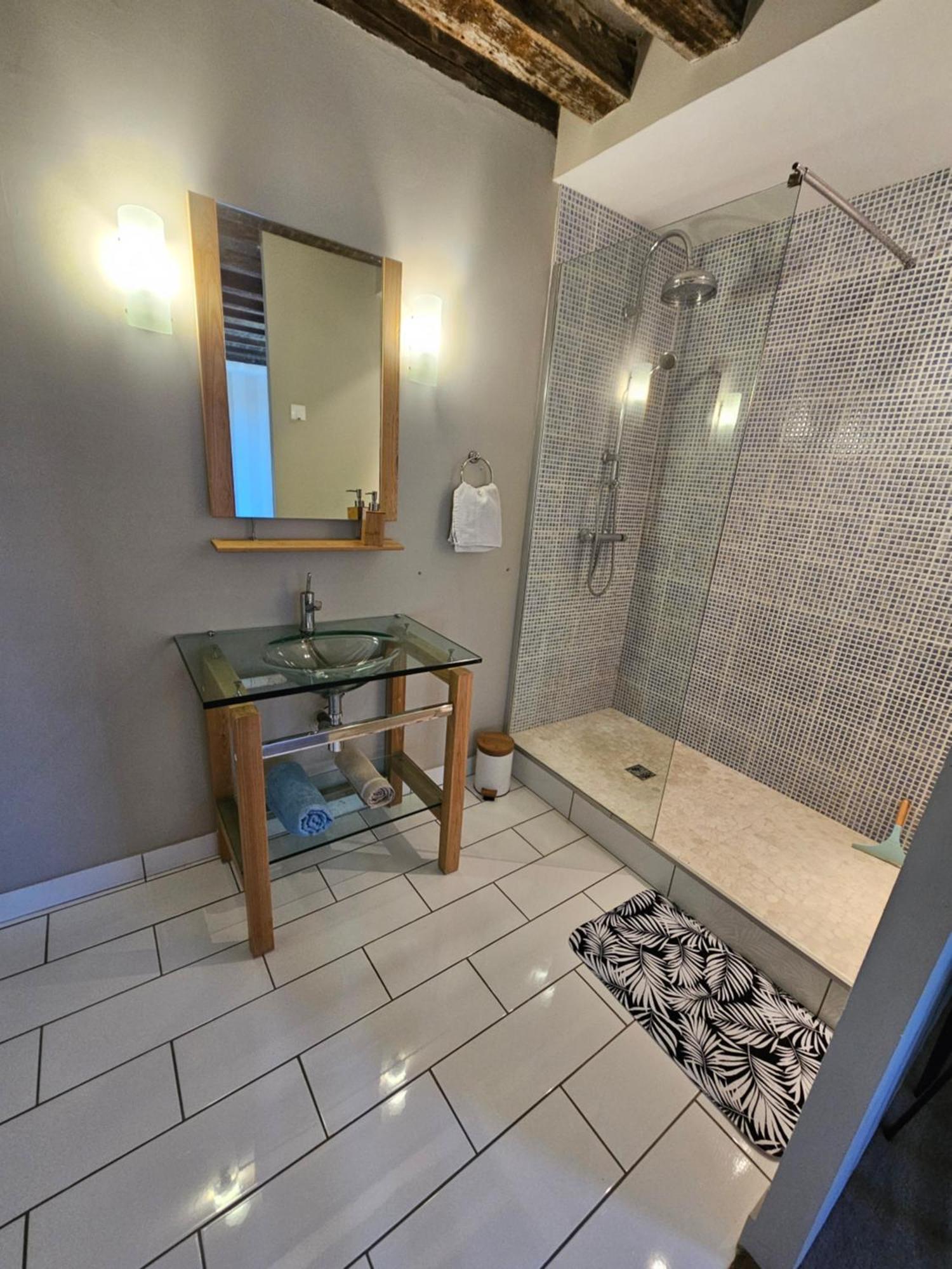Отель Chambre Avec Salle De Bain Donzy Экстерьер фото